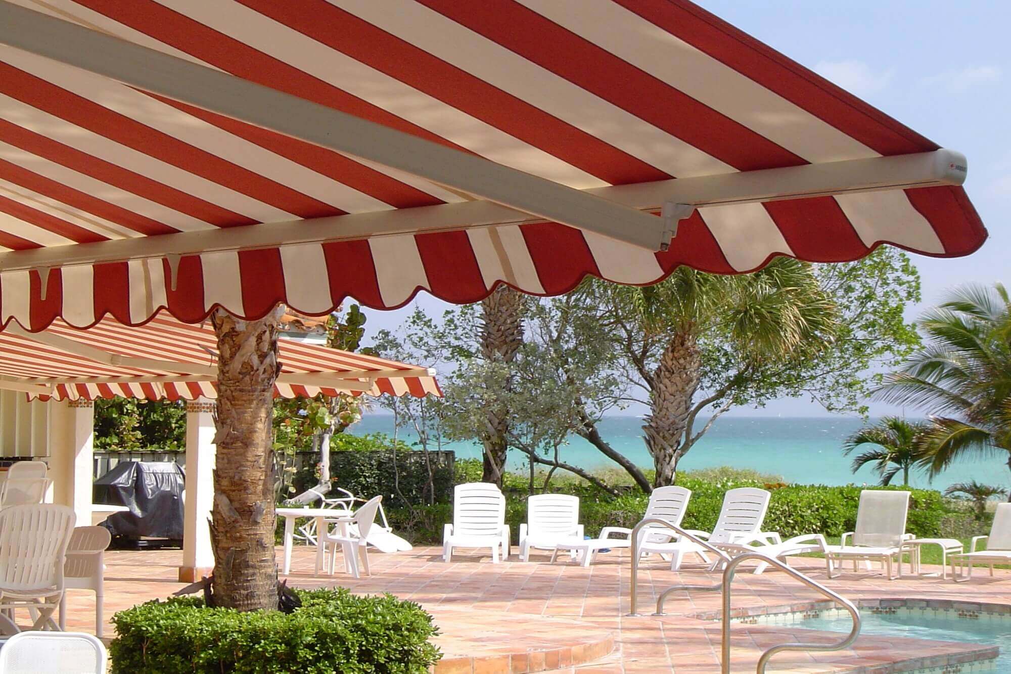 Palermo plus retractable folding lateral arm awning